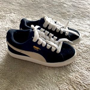 Kids Black Suede Puma Sneakers sz 11